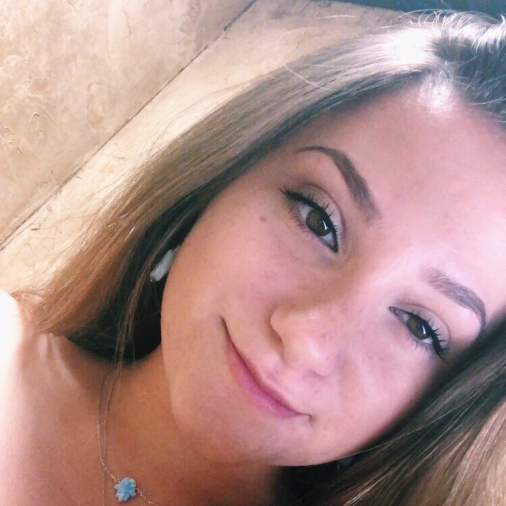 Meet your Posher, Claudia